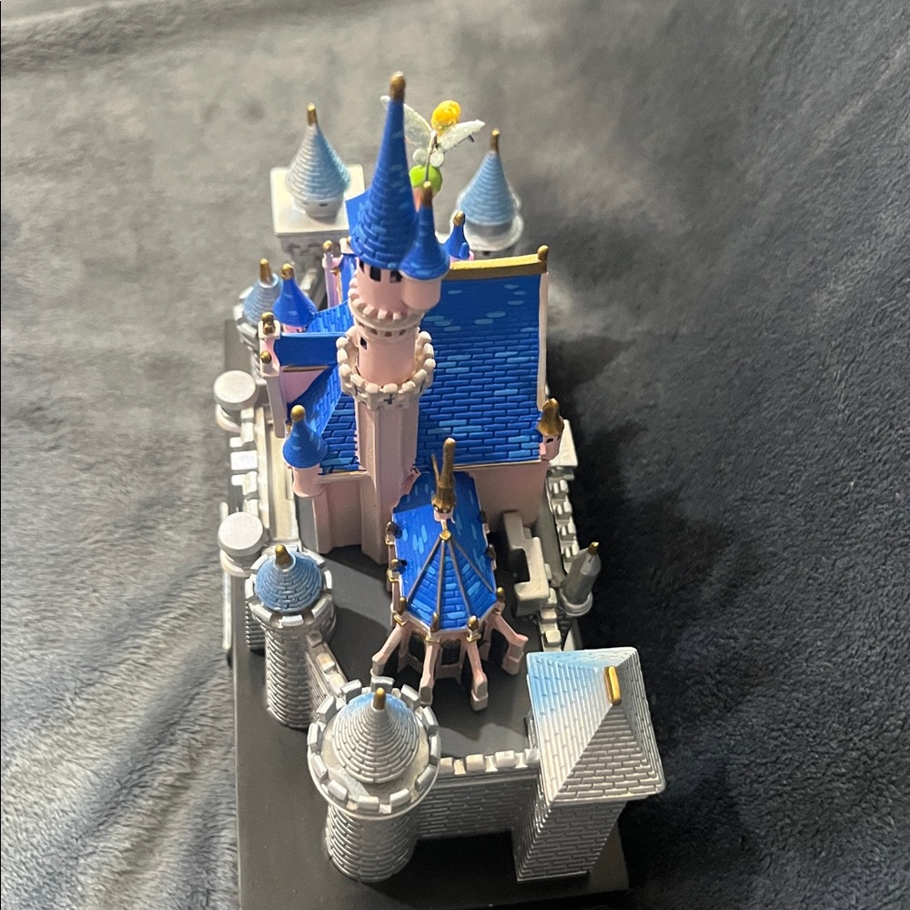 Disney Sleeping Beauty  Castle 100 years new w box DISNEYLAND - Picture 4 of 10